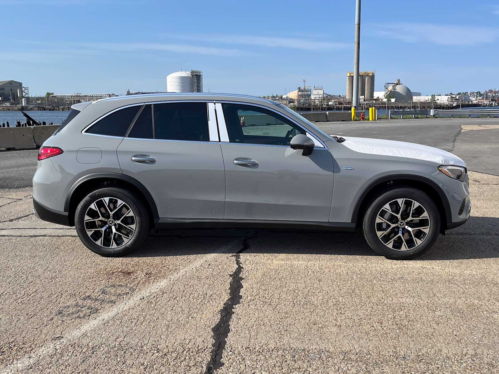 new 2025 Mercedes-Benz GLC 350e Plug-In Hybrid car