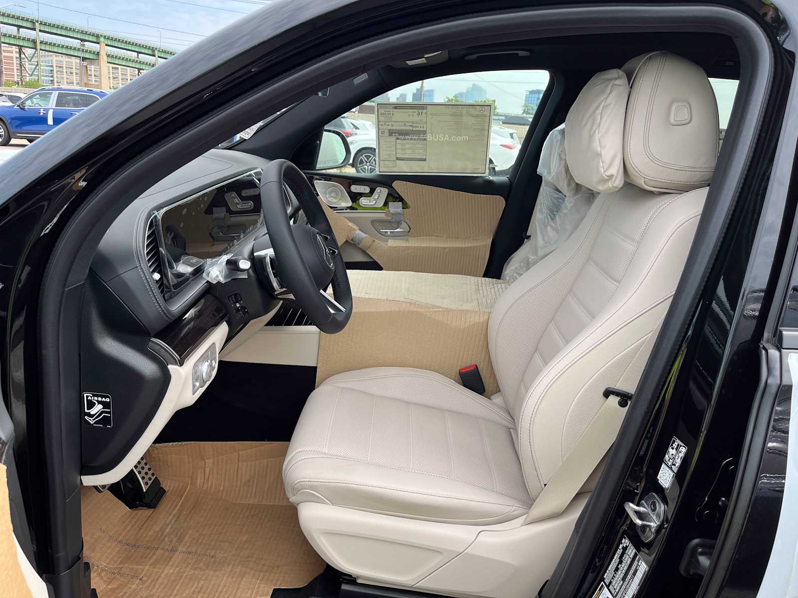 new 2025 Mercedes-Benz GLS 580 car