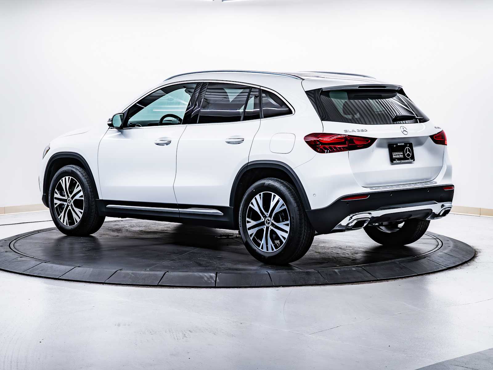used 2025 Mercedes-Benz GLA 250 car, priced at $40,998