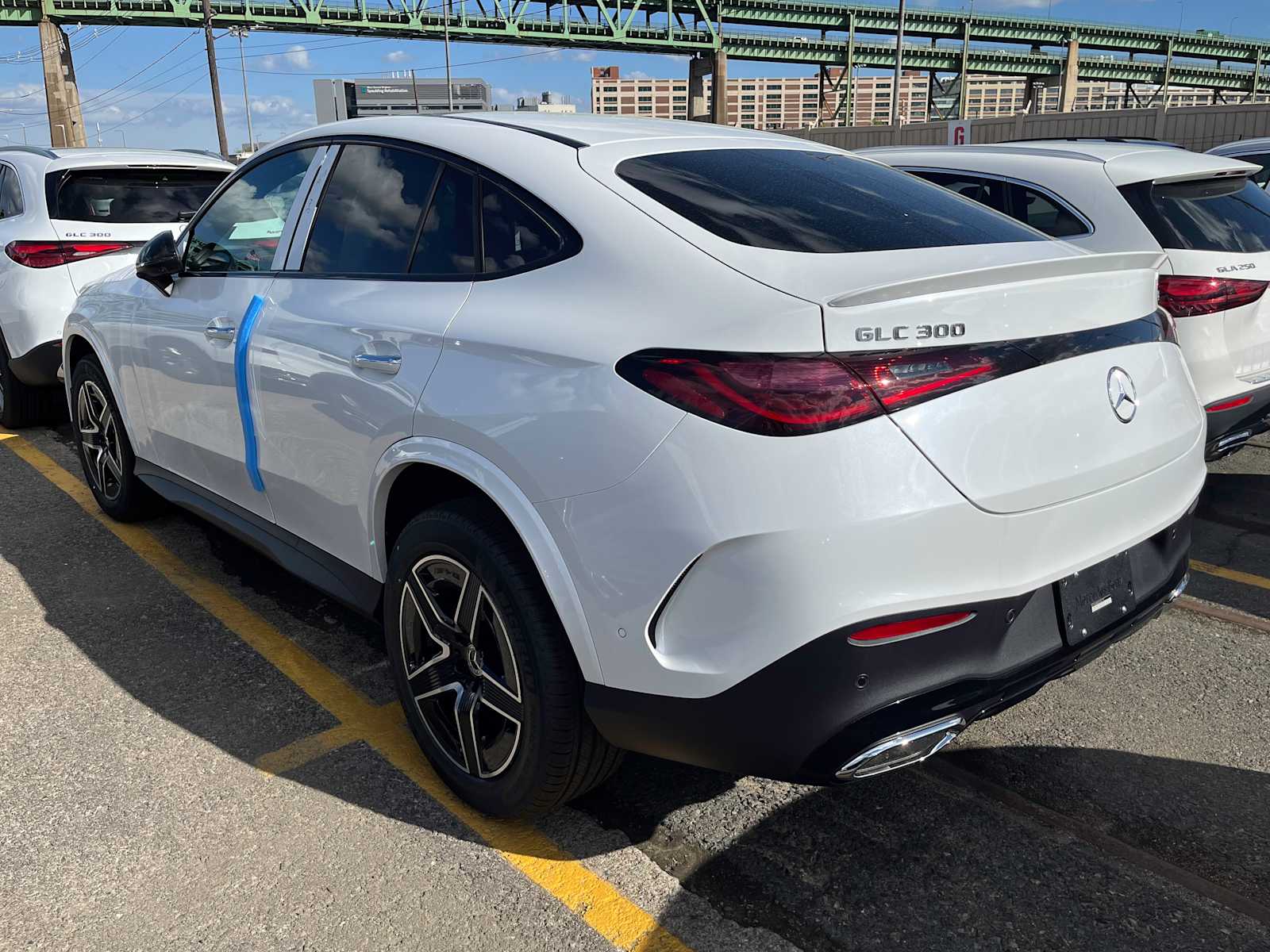 new 2025 Mercedes-Benz GLC 300 car