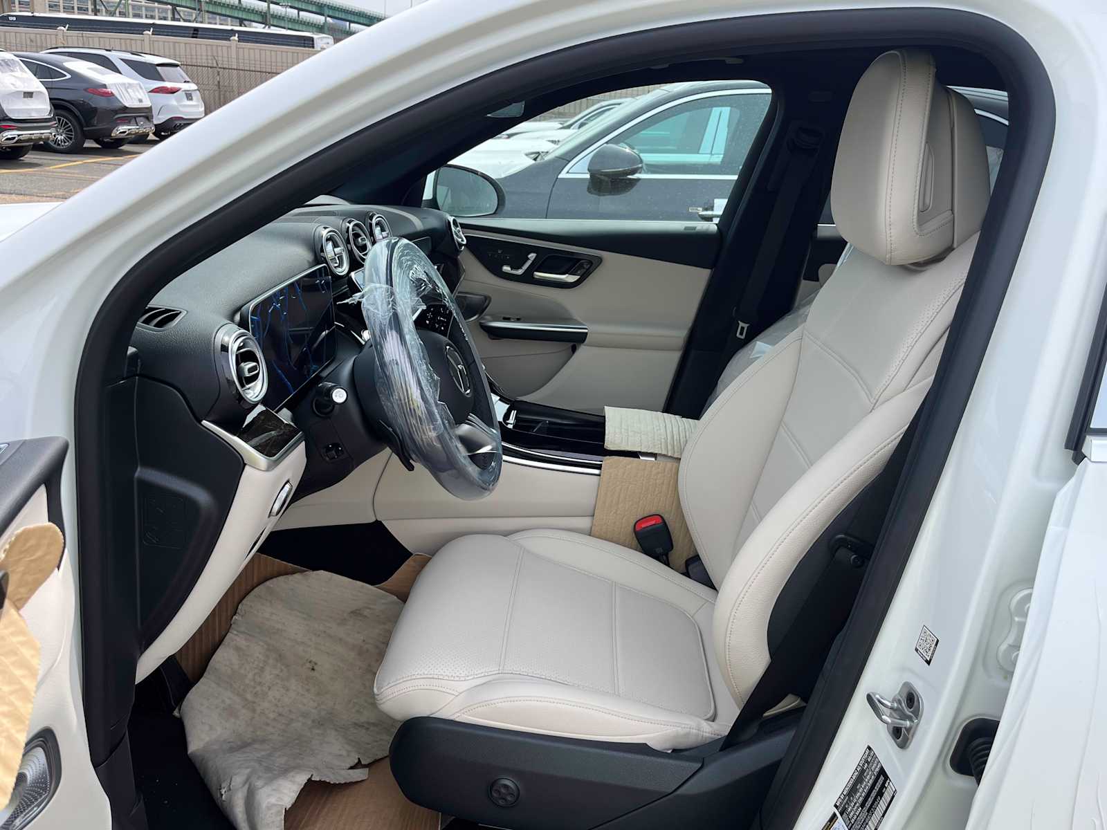 new 2025 Mercedes-Benz GLC 300 car