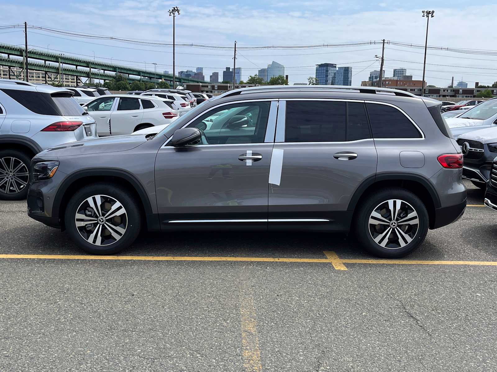 new 2025 Mercedes-Benz GLB 250 car