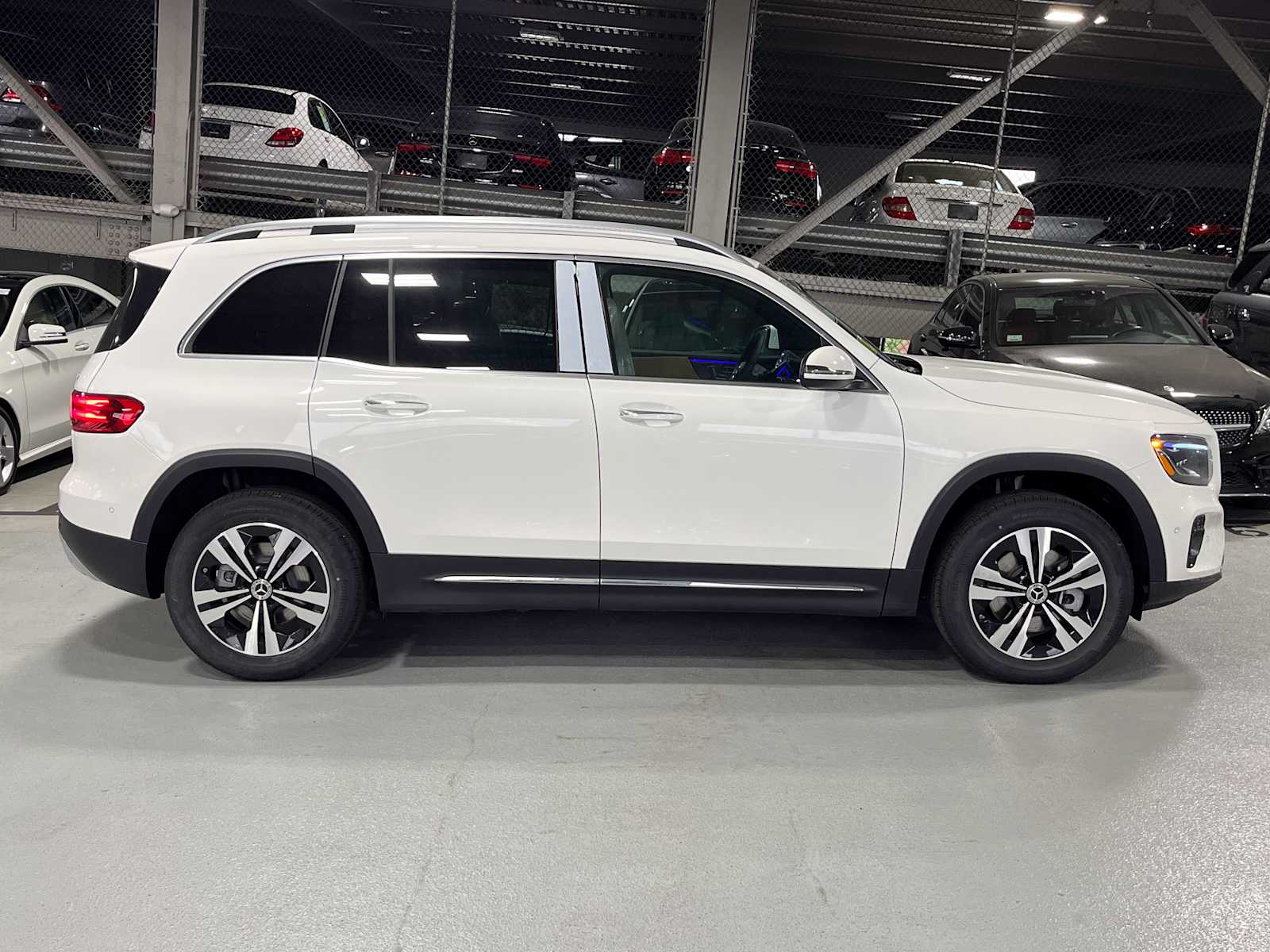 new 2025 Mercedes-Benz GLB 250 car