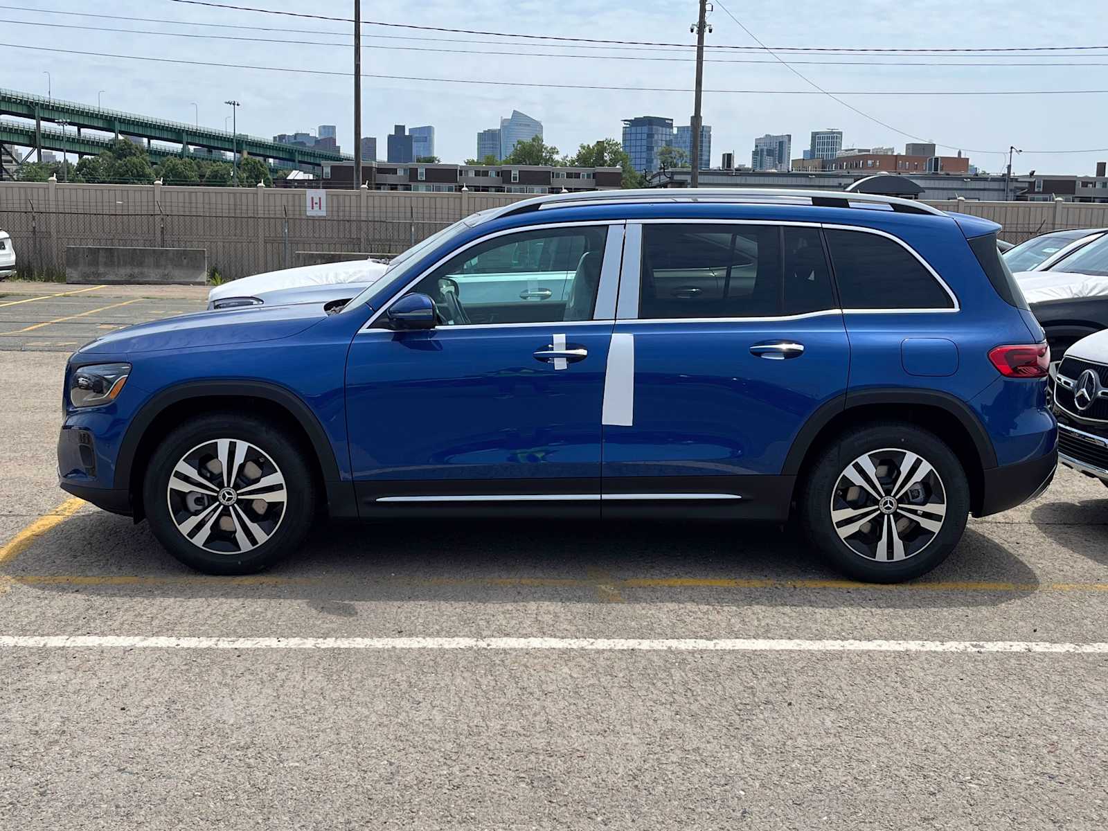 new 2025 Mercedes-Benz GLB 250 car