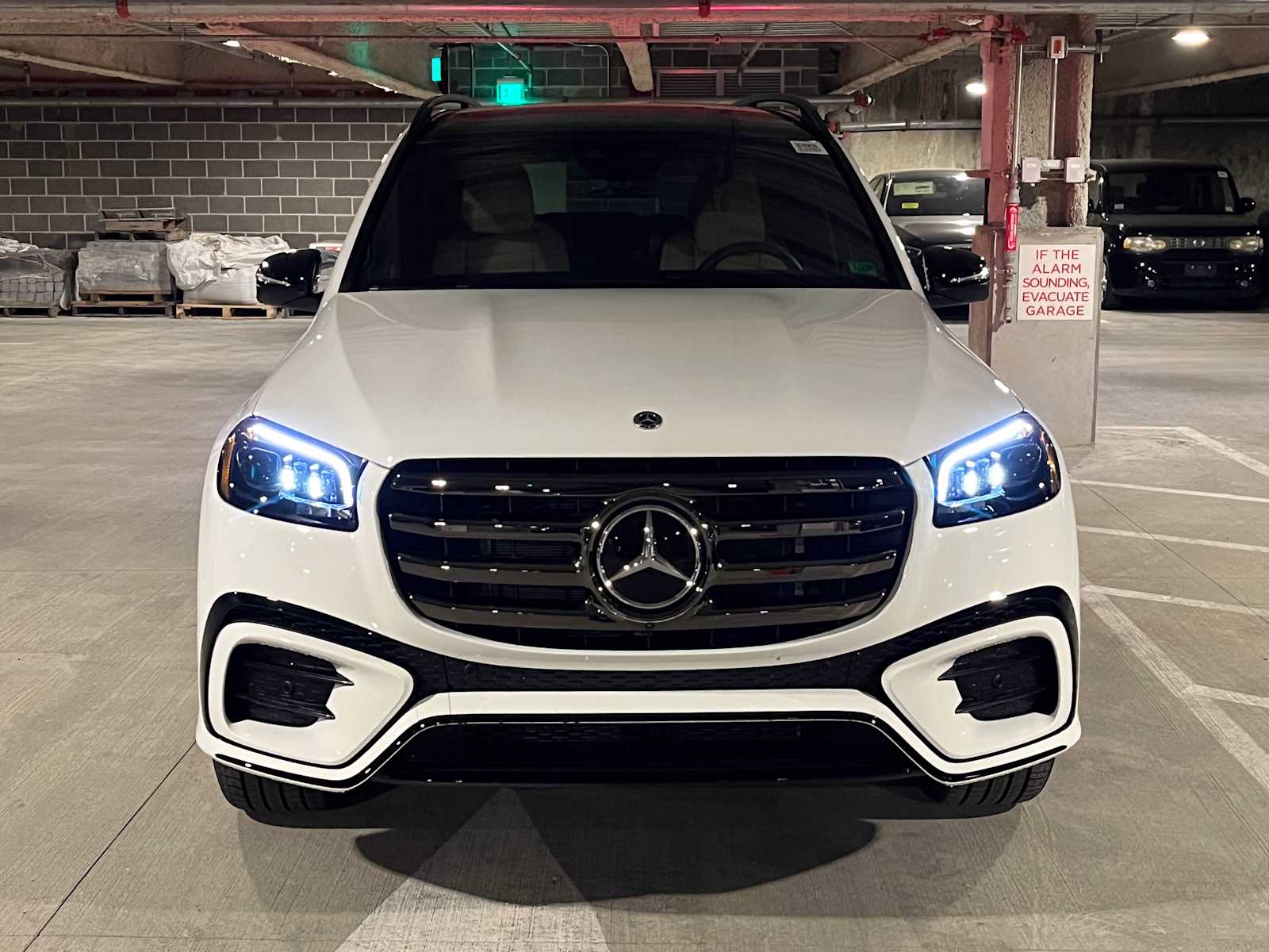 new 2025 Mercedes-Benz GLS 450 car