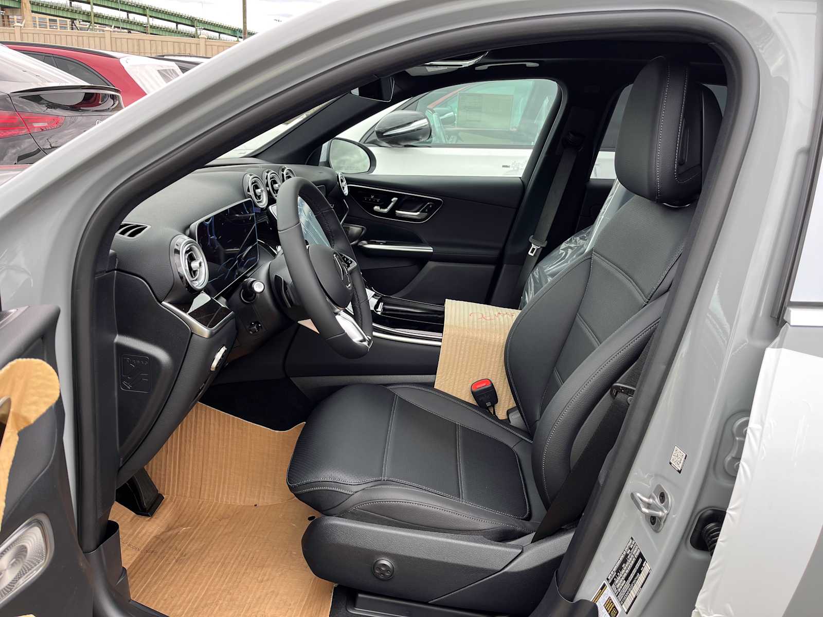 new 2025 Mercedes-Benz GLC 300 car