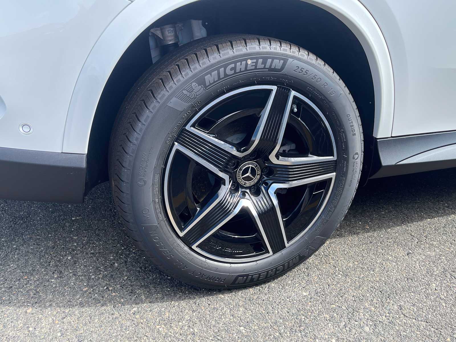 new 2025 Mercedes-Benz GLC 300 car