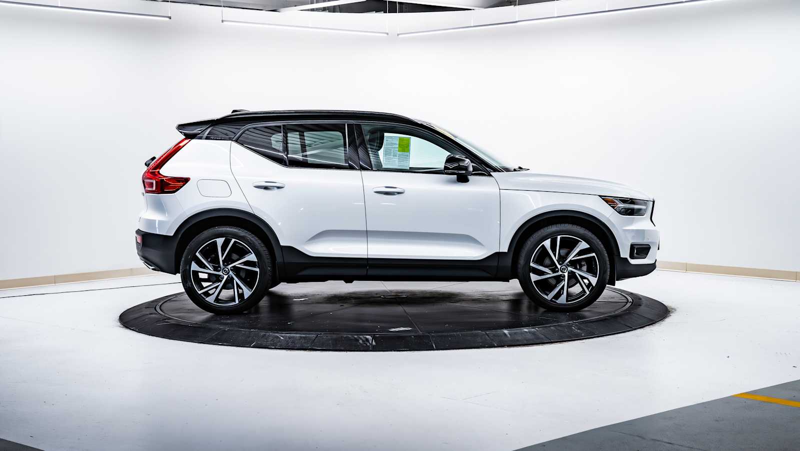 used 2020 Volvo XC40 car, priced at $25,713