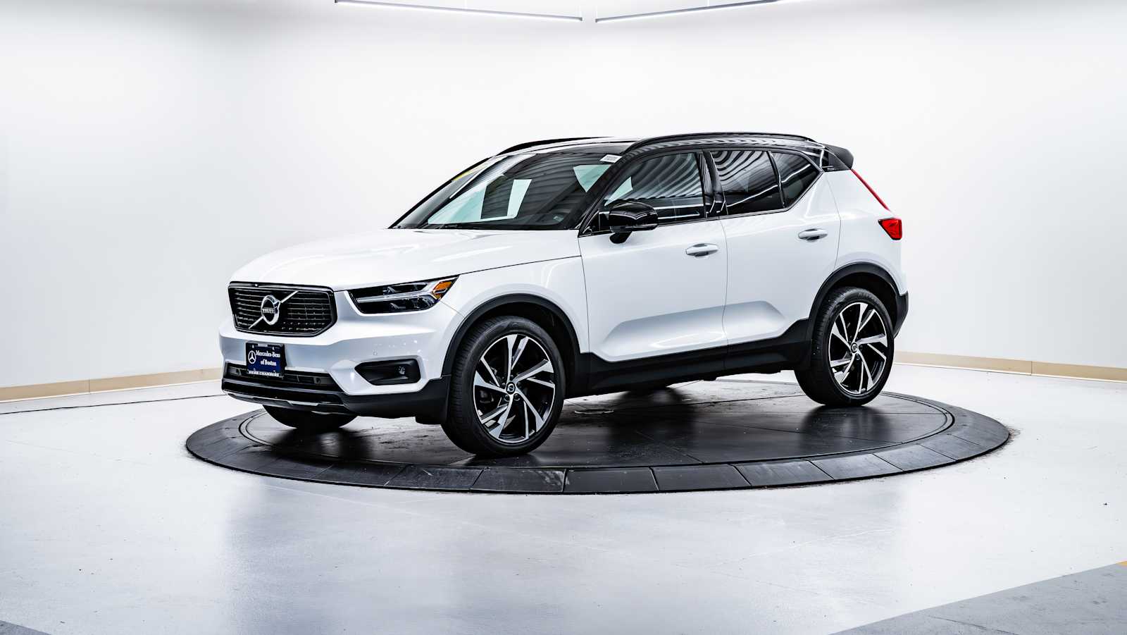 used 2020 Volvo XC40 car, priced at $25,713