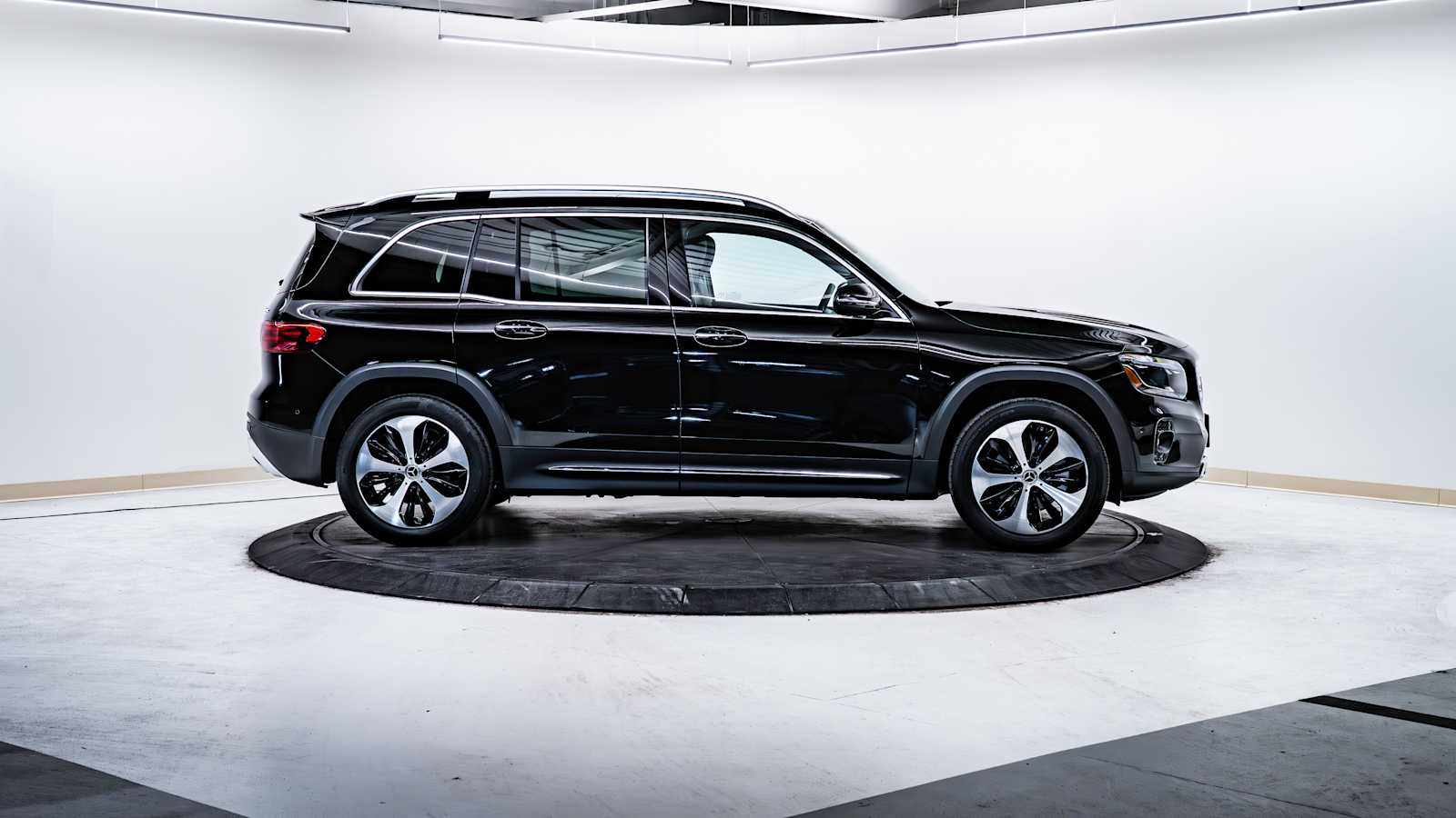 used 2025 Mercedes-Benz GLB 250 car, priced at $47,798