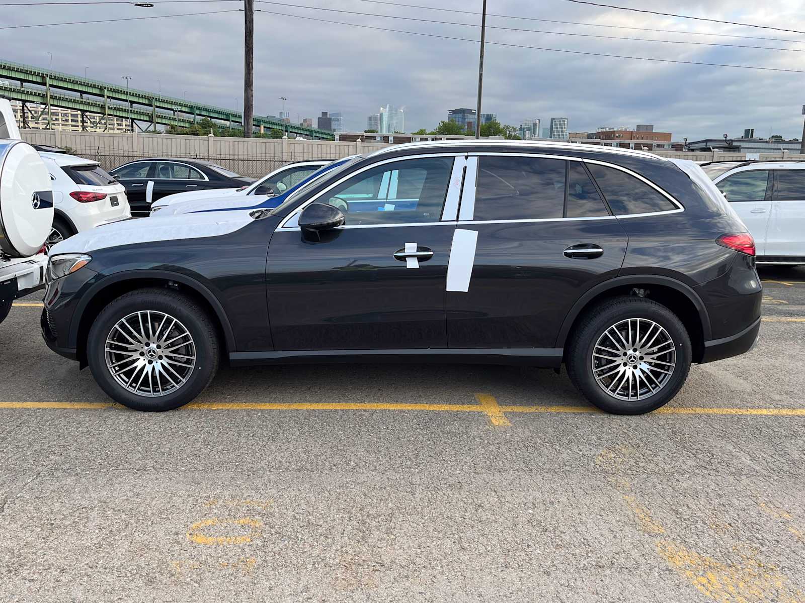 new 2025 Mercedes-Benz GLC 300 car
