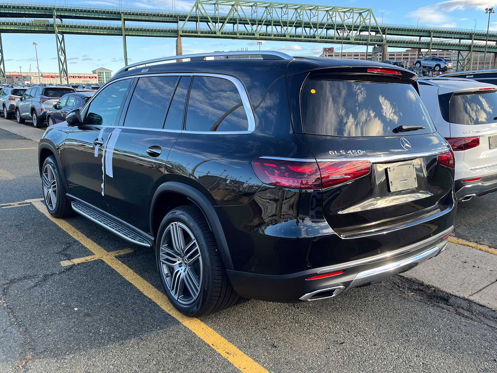 new 2025 Mercedes-Benz GLS 450 car