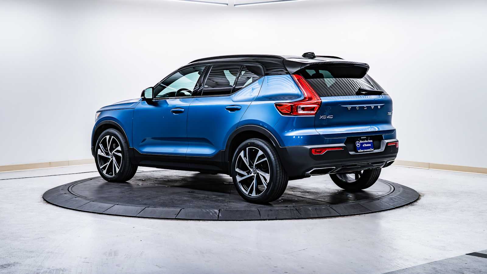 used 2020 Volvo XC40 car, priced at $15,945