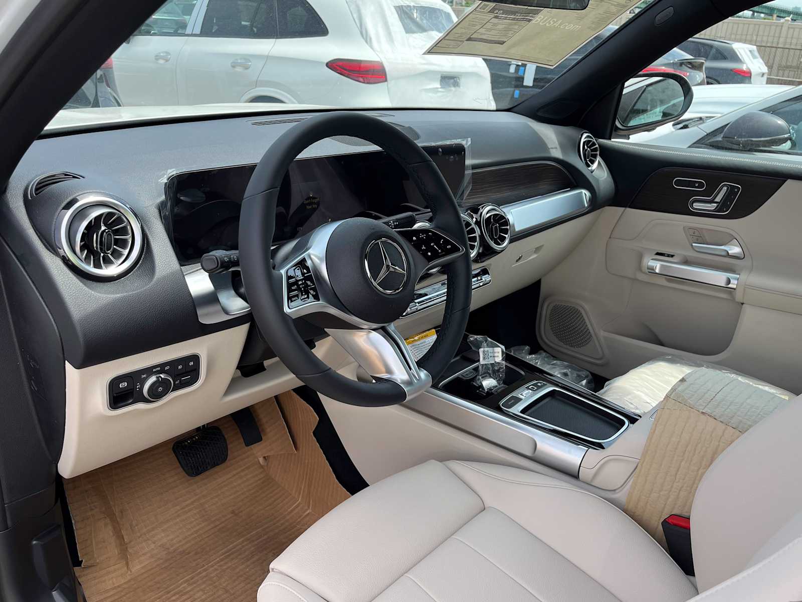 new 2025 Mercedes-Benz GLB 250 car