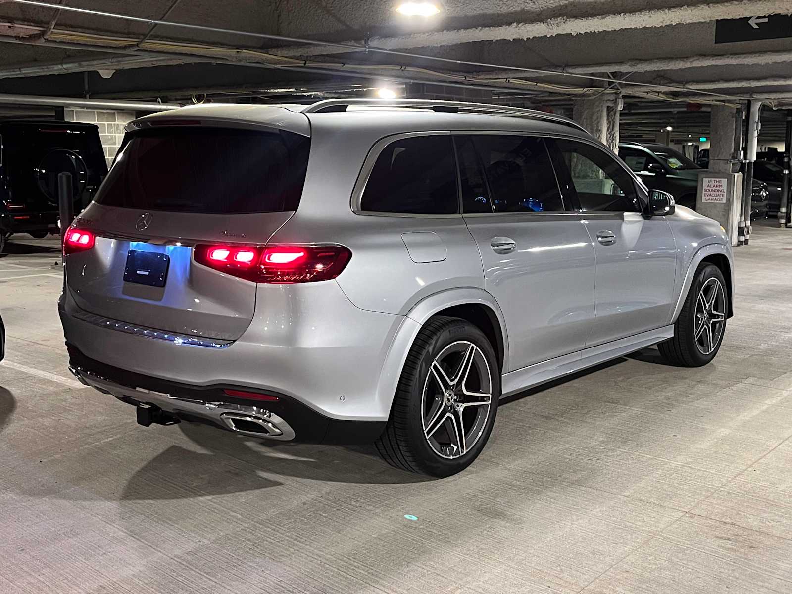 new 2025 Mercedes-Benz GLS 450 car