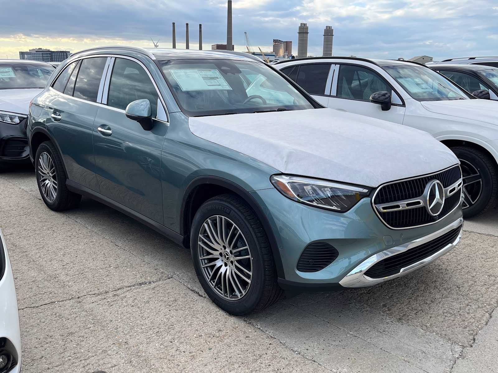new 2025 Mercedes-Benz GLC 300 car