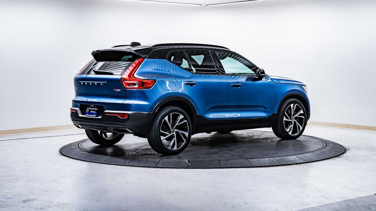 used 2020 Volvo XC40 car, priced at $15,945