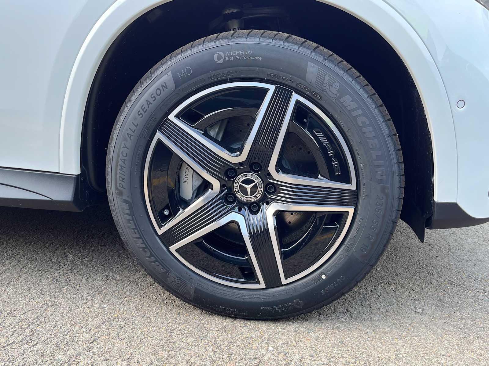 new 2025 Mercedes-Benz GLC 300 car