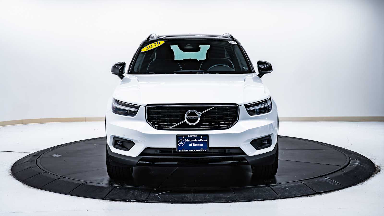 used 2020 Volvo XC40 car, priced at $25,713