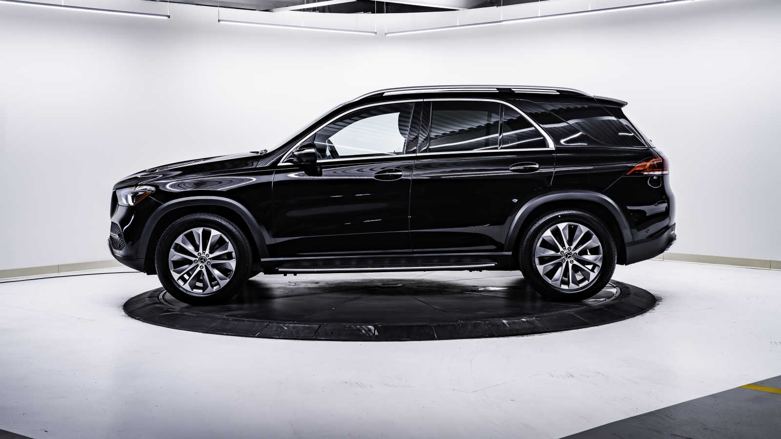 used 2021 Mercedes-Benz GLE 350 car, priced at $46,998