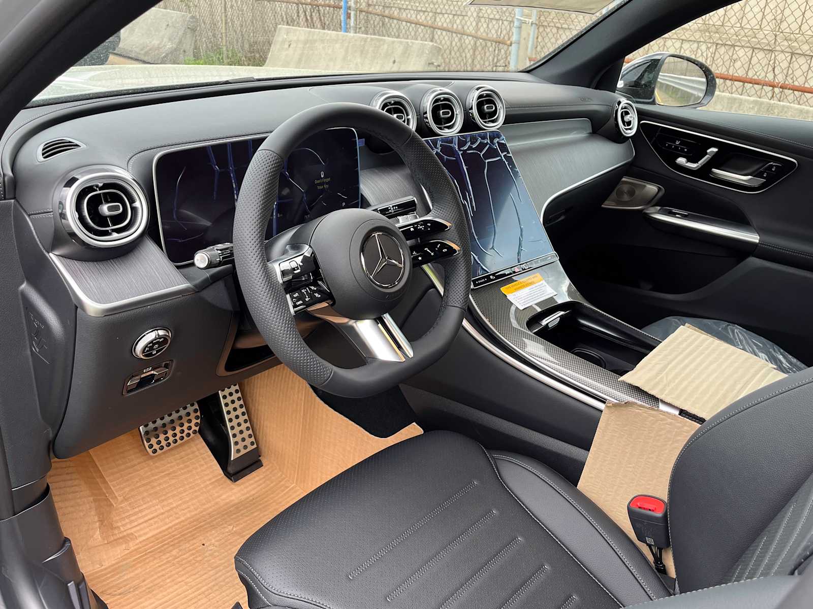 new 2025 Mercedes-Benz GLC 300 car