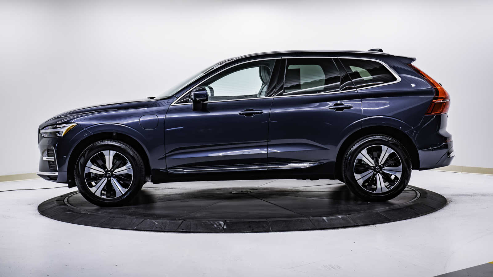 used 2023 Volvo XC60 Recharge Plug-In Hybrid car, priced at $49,998