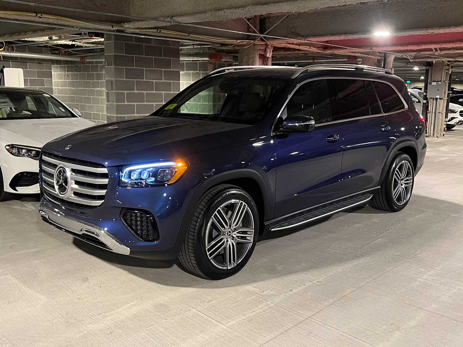 new 2025 Mercedes-Benz GLS 450 car