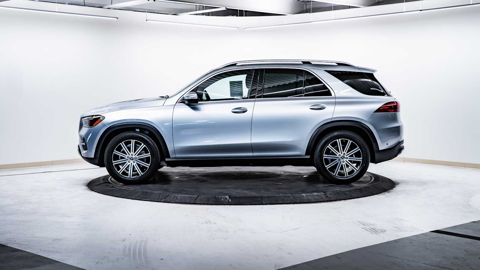 used 2024 Mercedes-Benz GLE 350 car, priced at $55,998
