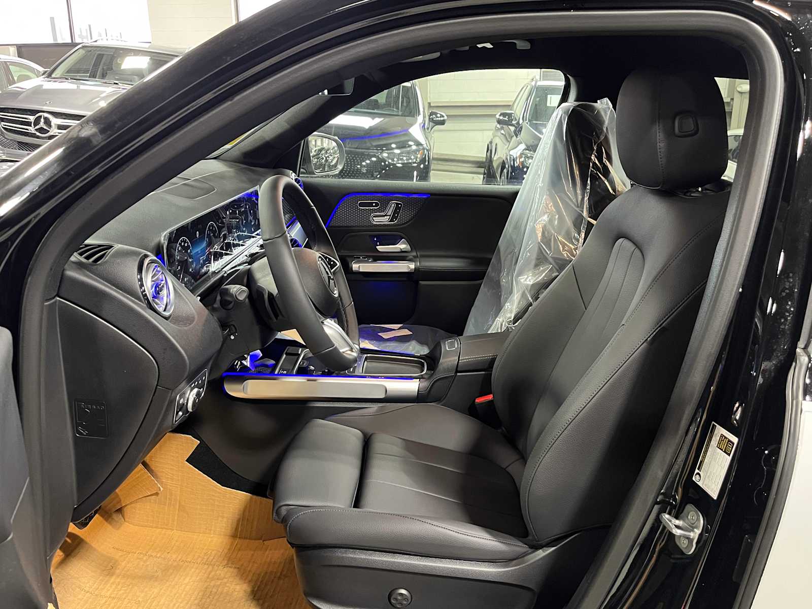new 2025 Mercedes-Benz GLB 250 car