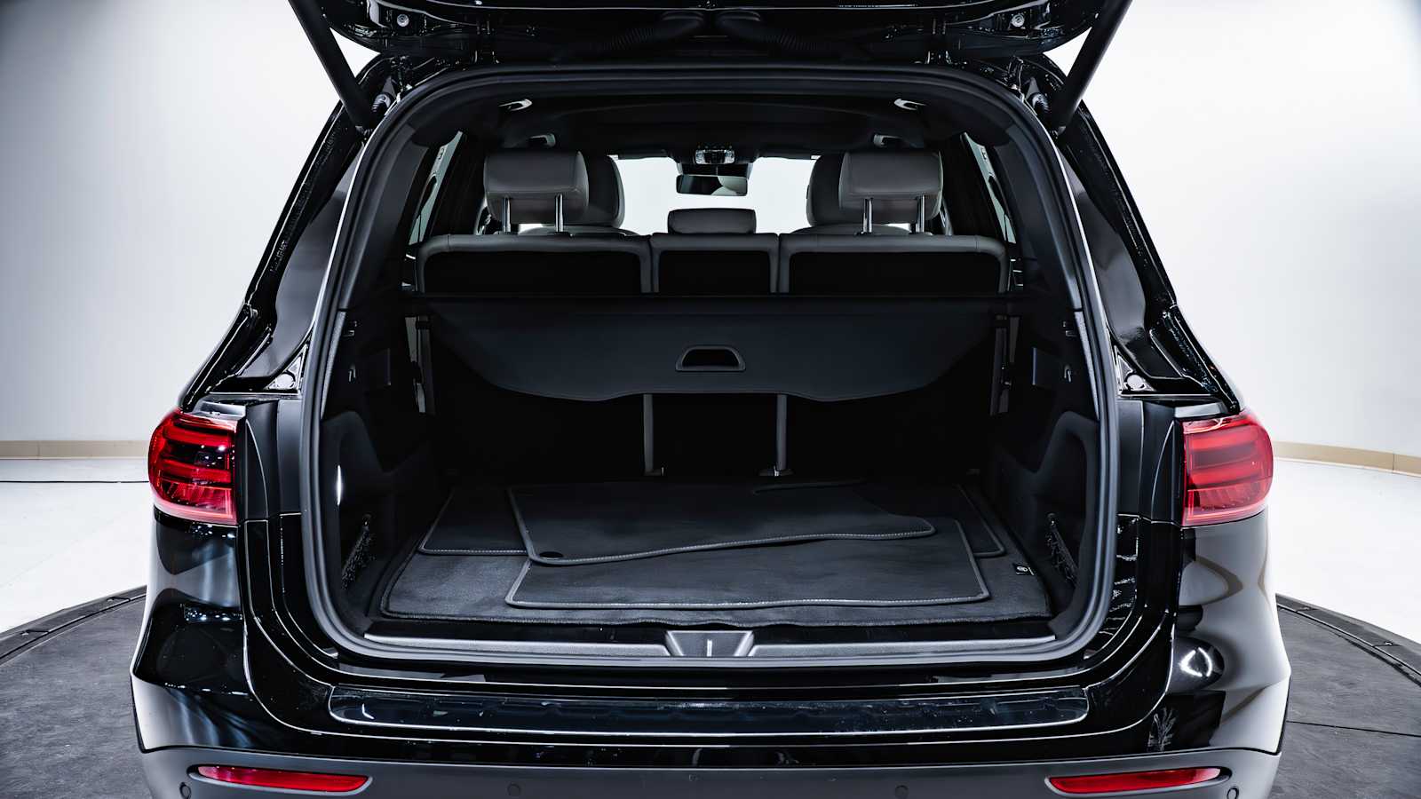 used 2025 Mercedes-Benz GLB 250 car, priced at $45,768