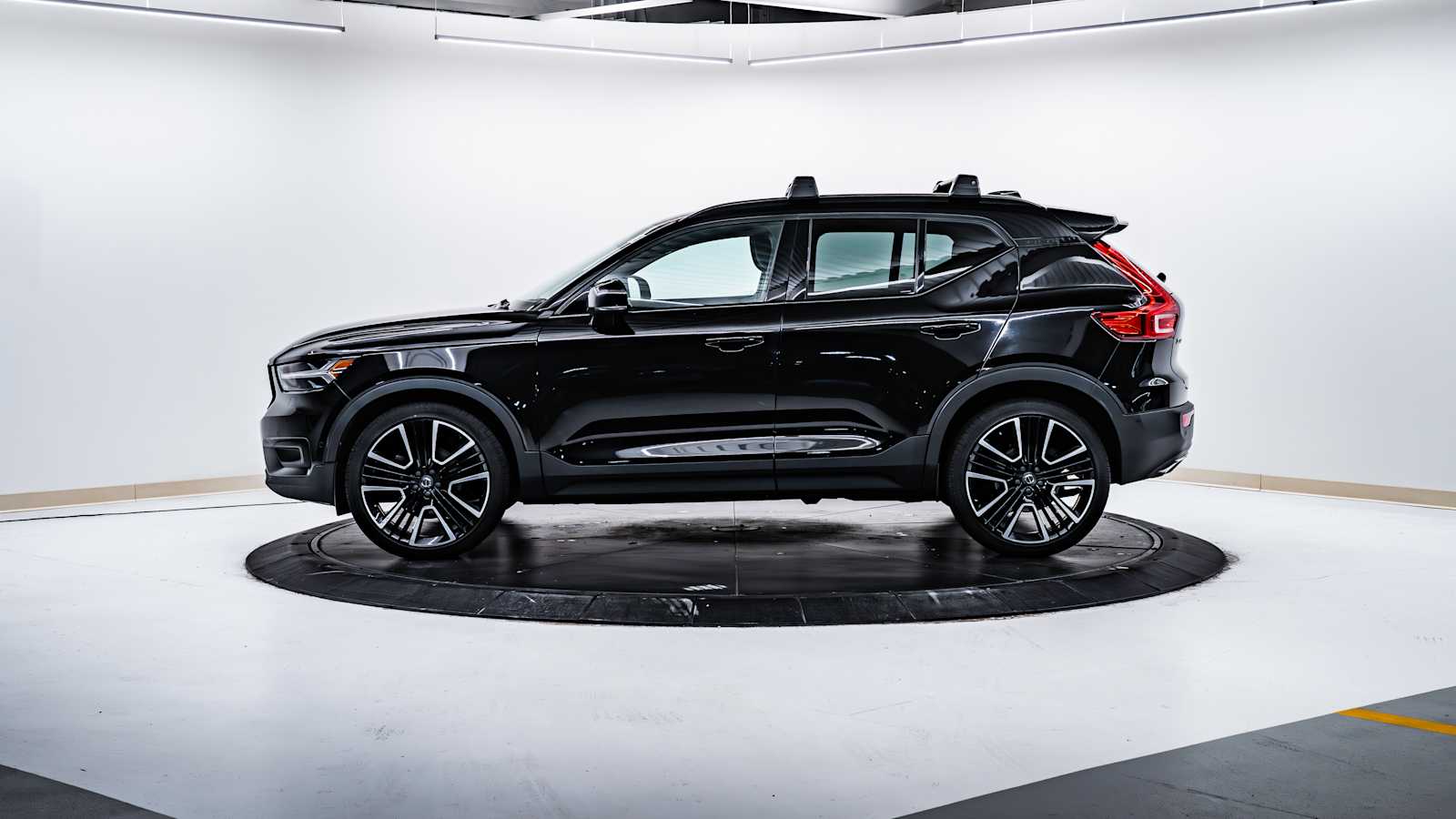 used 2020 Volvo XC40 car, priced at $15,998