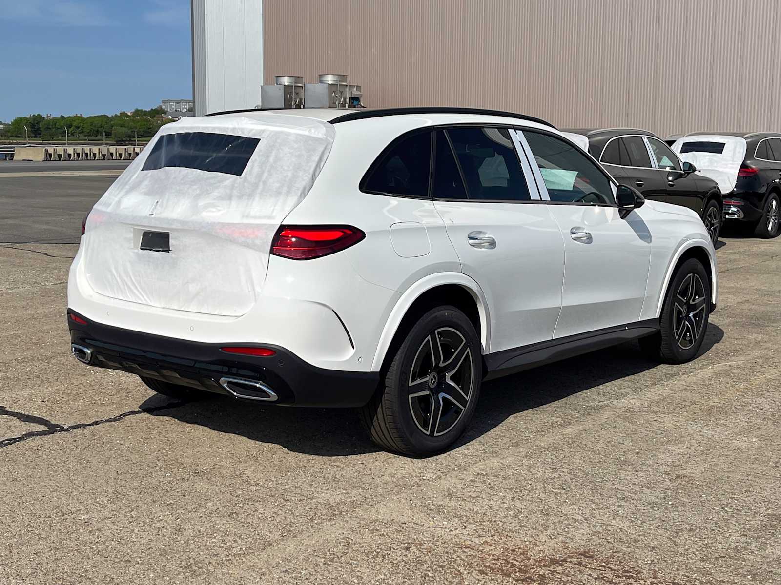 new 2025 Mercedes-Benz GLC 300 car