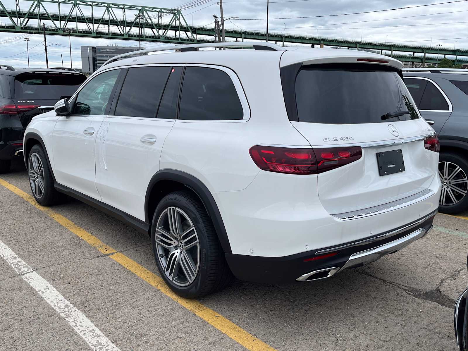 new 2025 Mercedes-Benz GLS 450 car