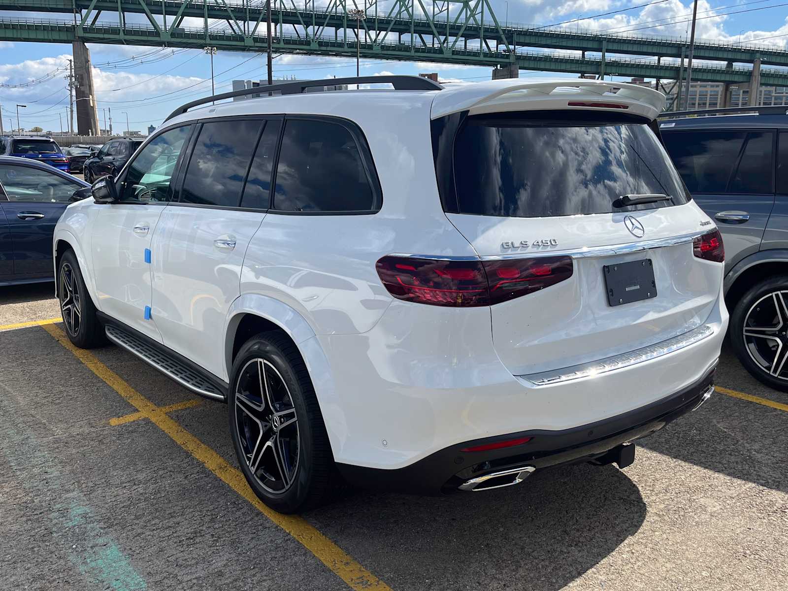 new 2025 Mercedes-Benz GLS 450 car