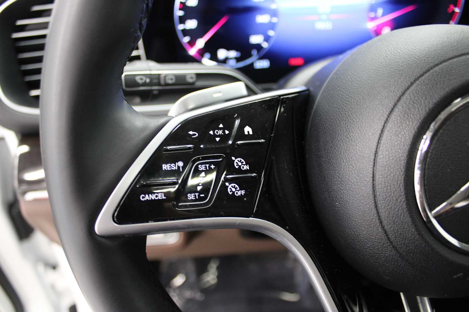 used 2024 Mercedes-Benz GLE 350 car, priced at $59,498