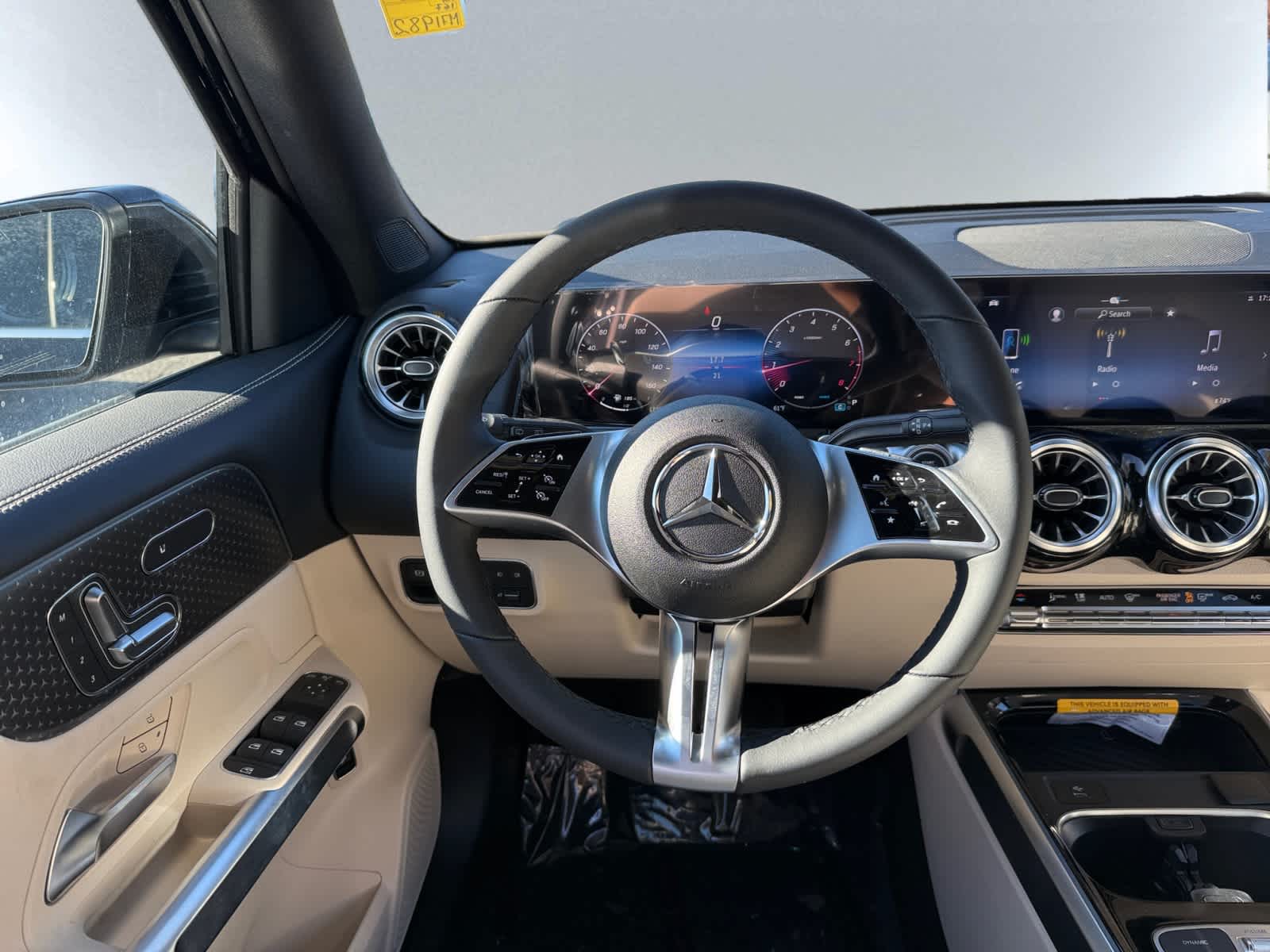 new 2025 Mercedes-Benz GLB 250 car