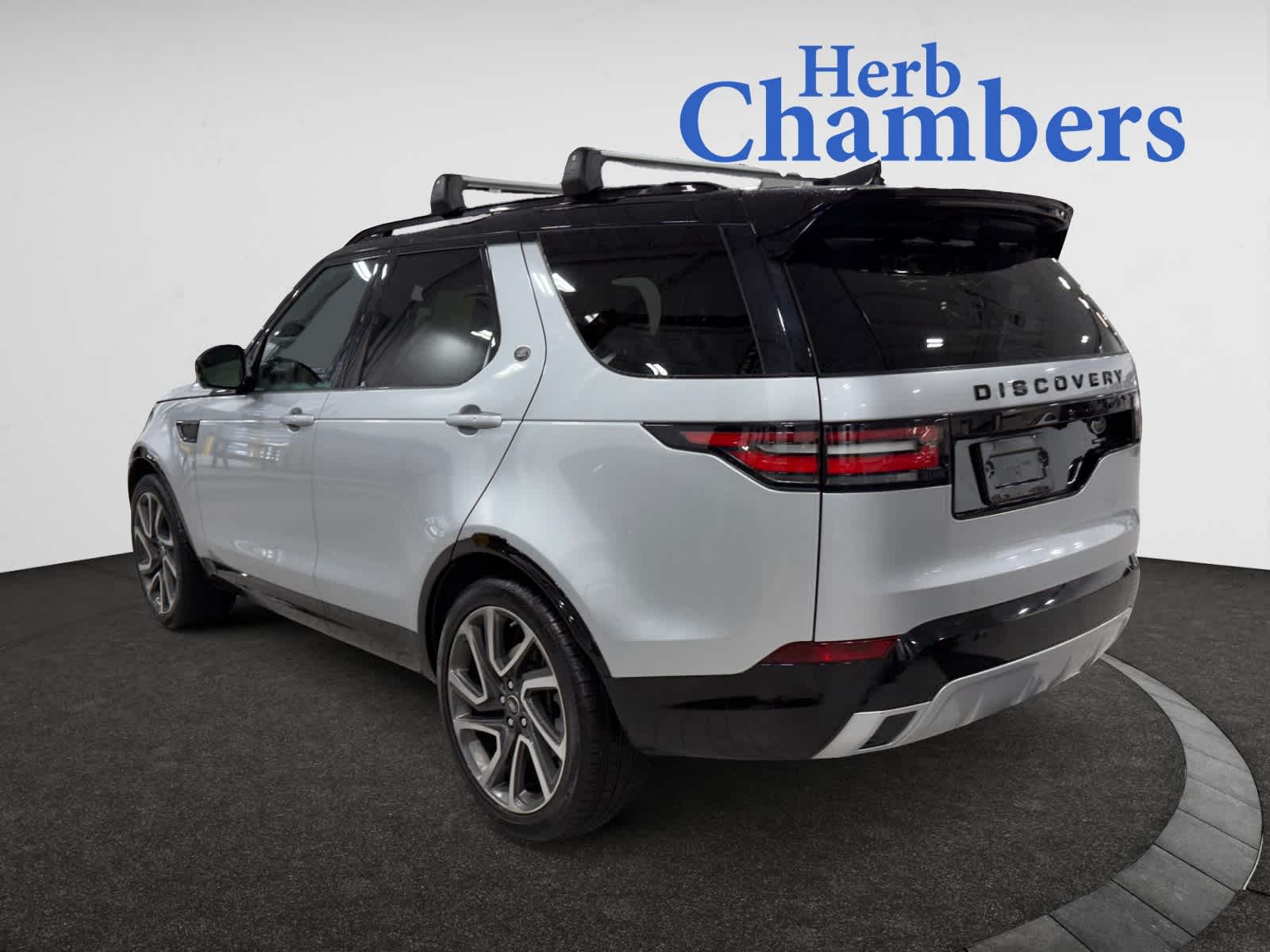 used 2018 Land Rover Discovery car, priced at $23,998