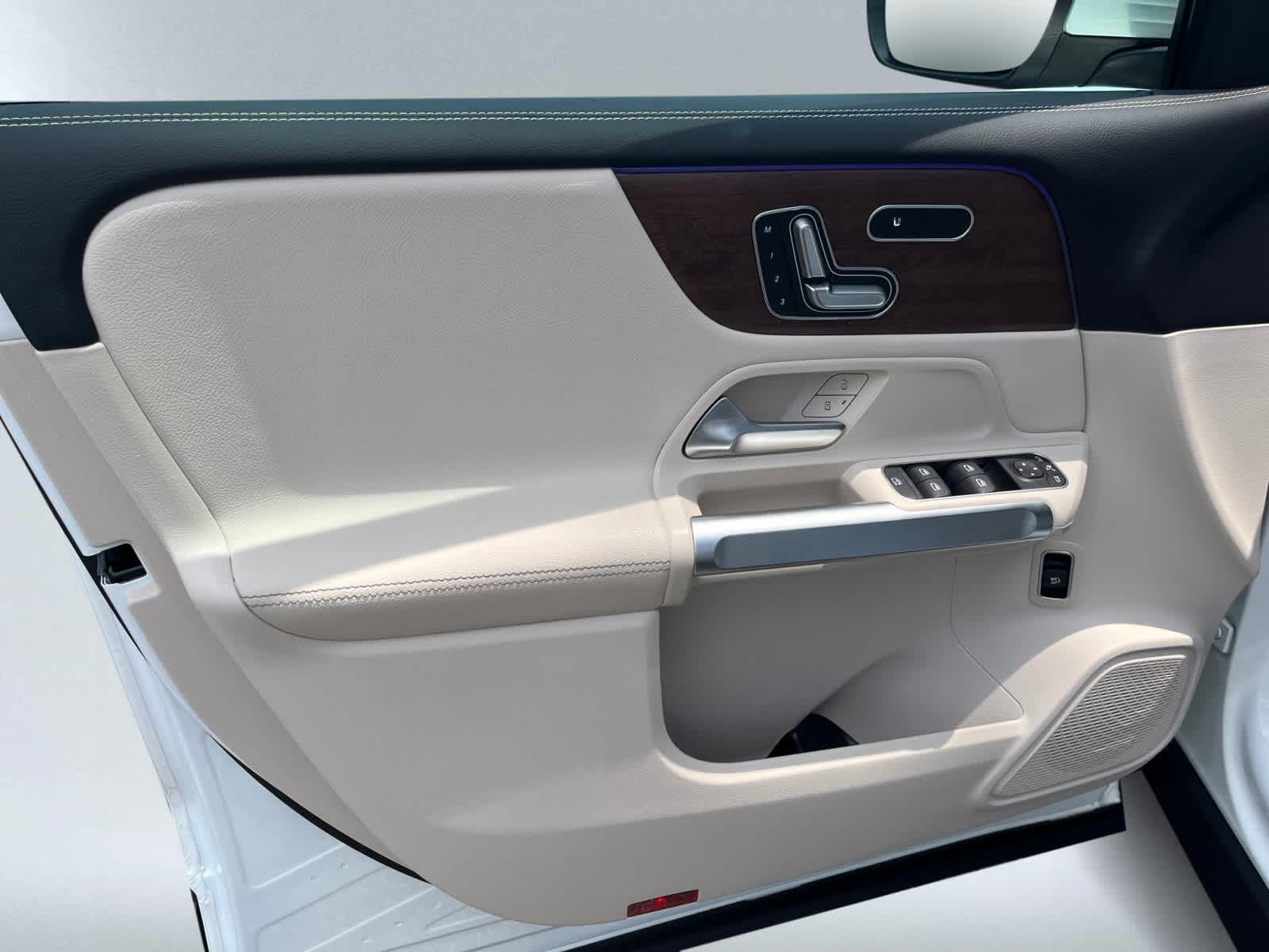 used 2022 Mercedes-Benz GLB 250 car, priced at $32,488