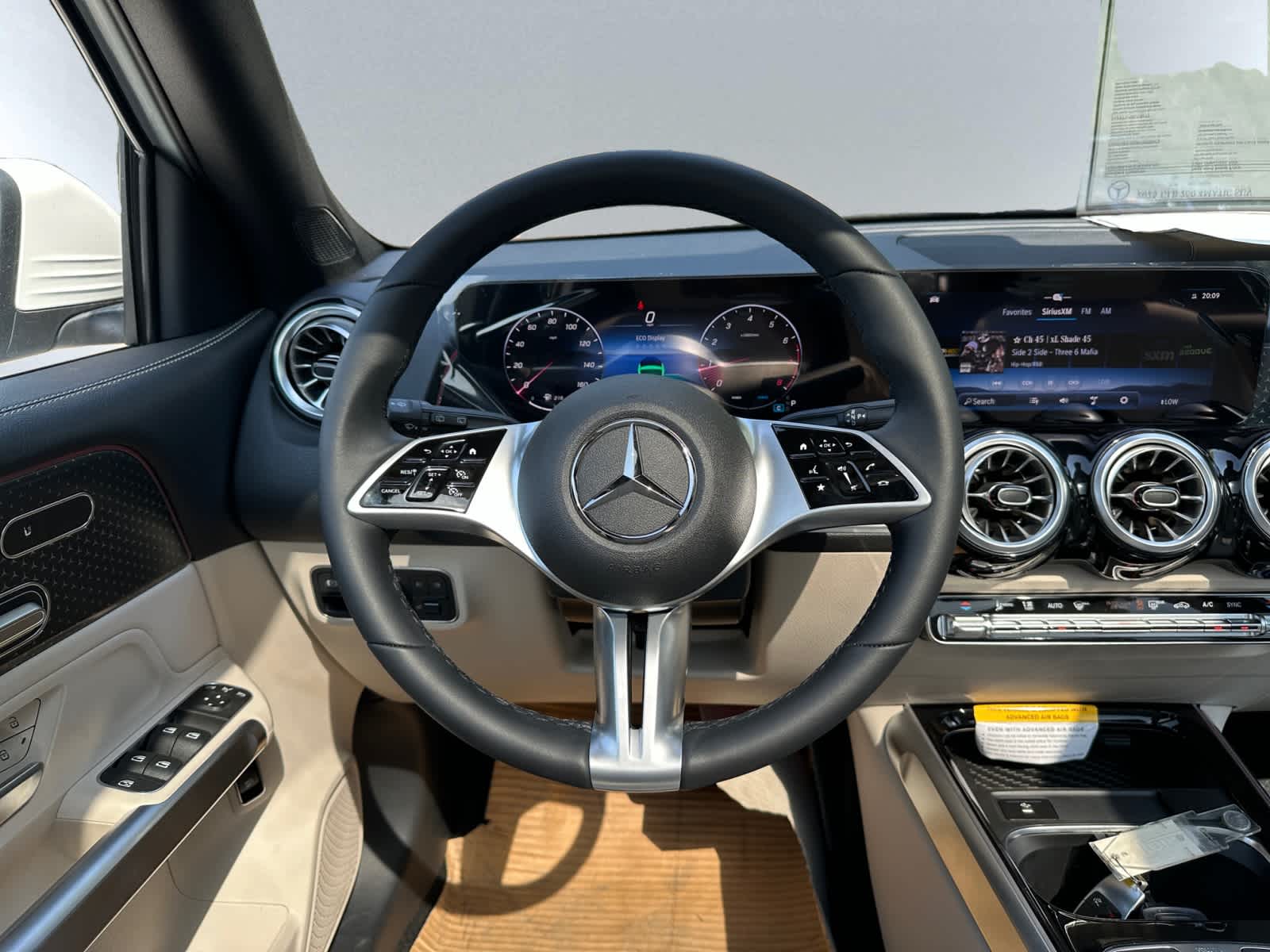 new 2025 Mercedes-Benz GLB 250 car