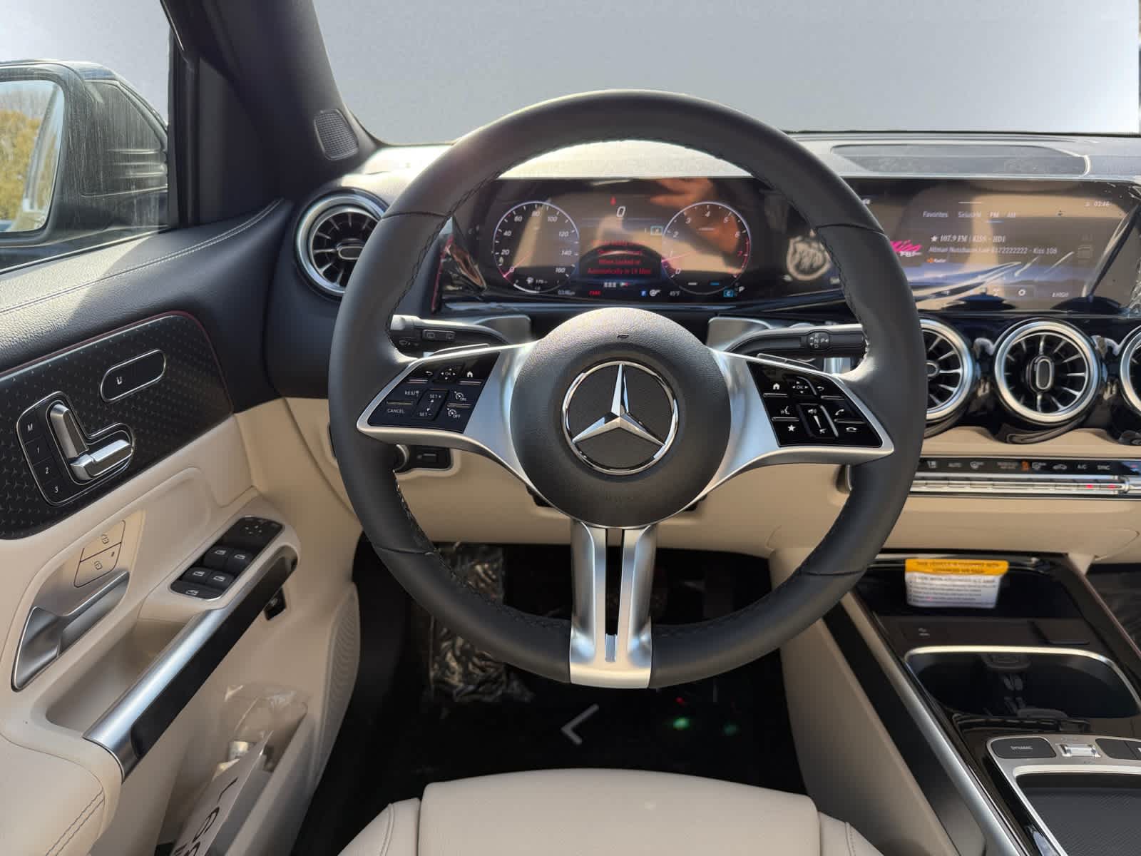 new 2025 Mercedes-Benz GLB 250 car