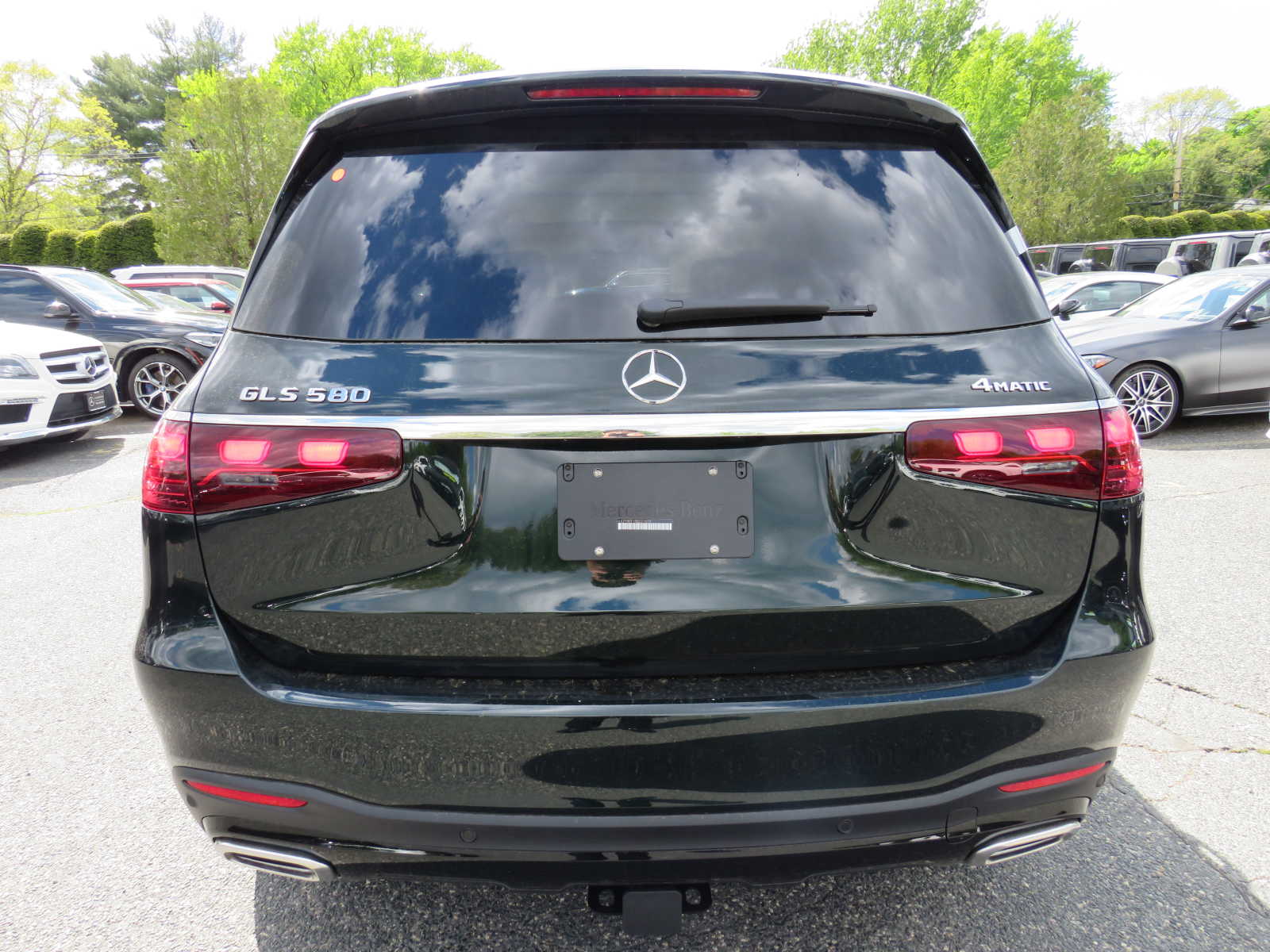 new 2024 Mercedes-Benz GLS 580 car