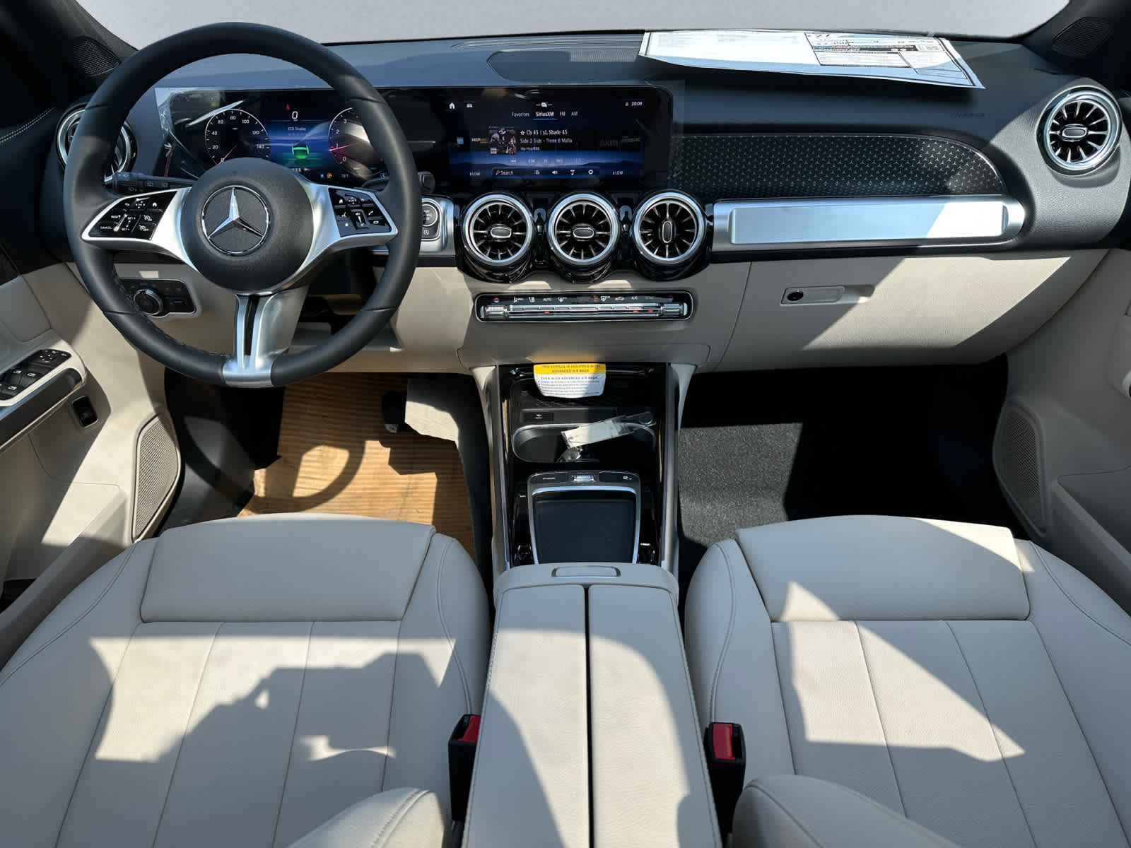 new 2025 Mercedes-Benz GLB 250 car