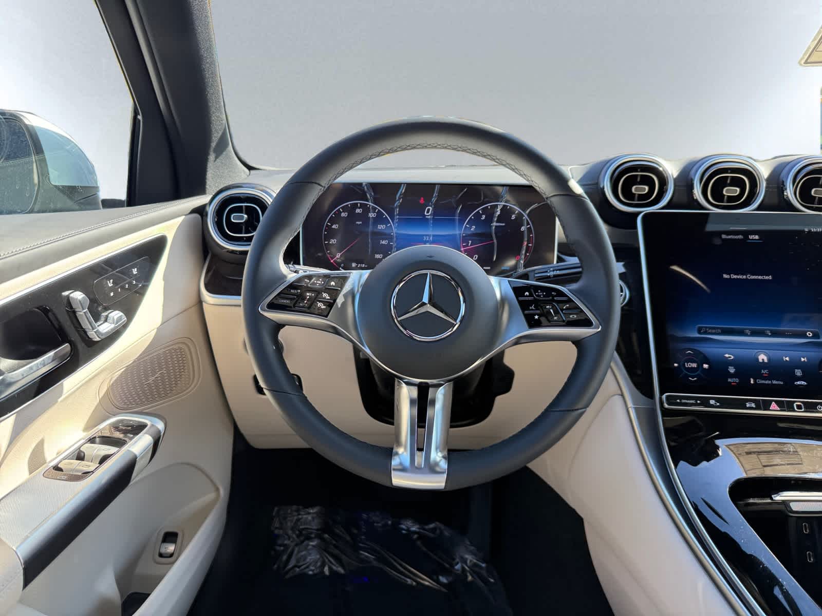 new 2025 Mercedes-Benz GLC 300 car