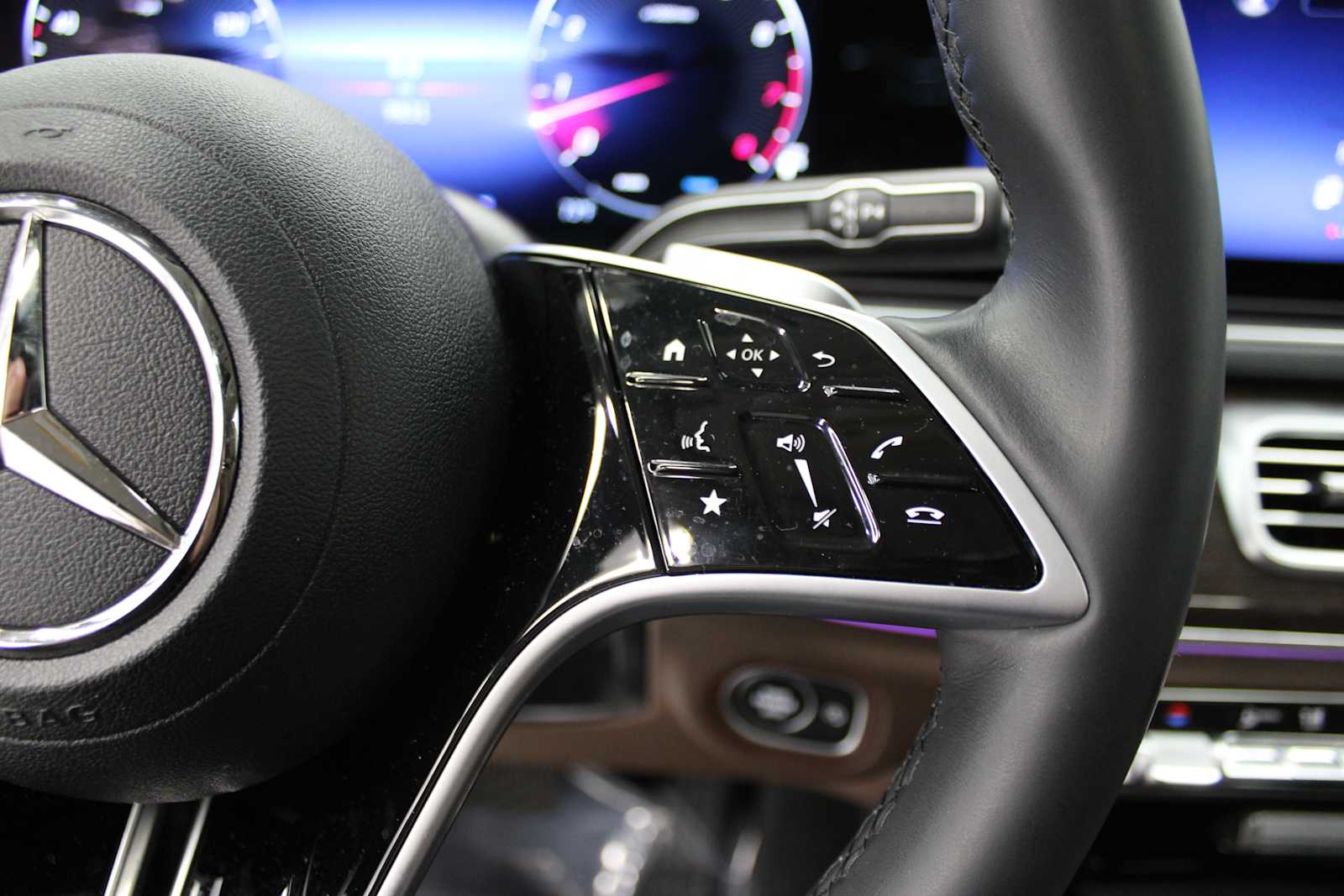used 2024 Mercedes-Benz GLE 350 car, priced at $59,498