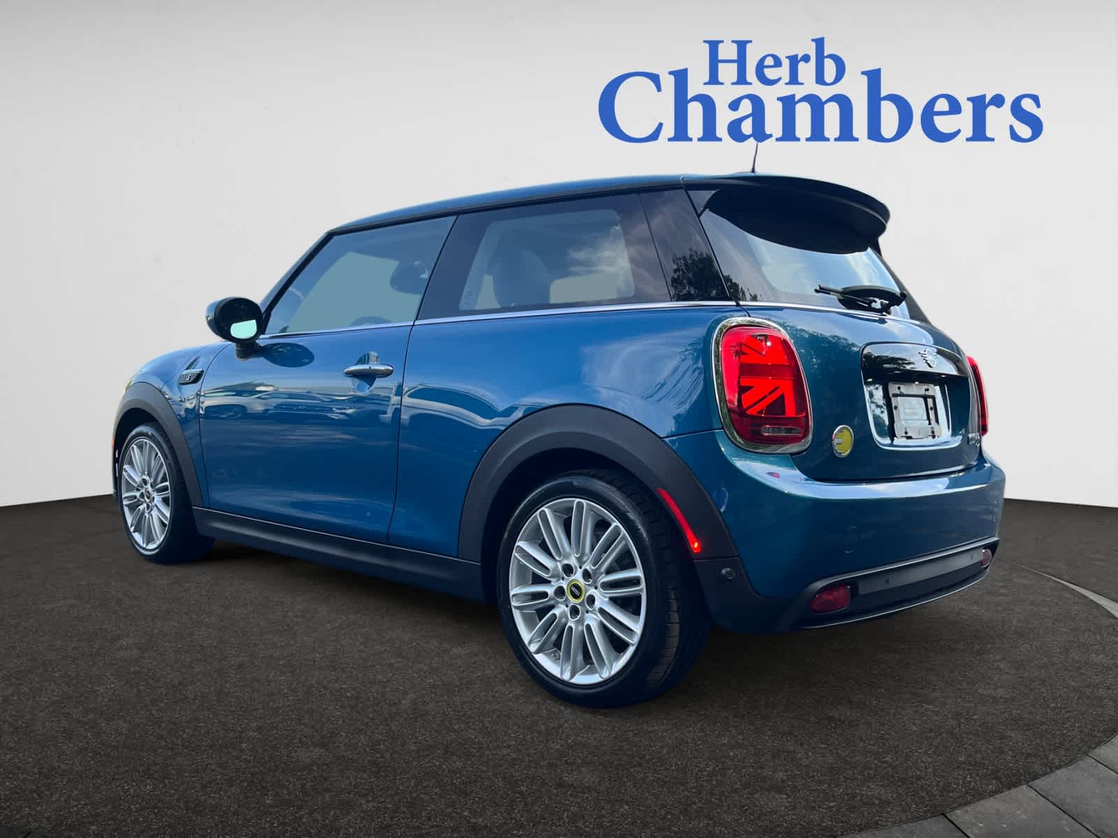 used 2024 MINI Electric Hardtop 2 Door car, priced at $23,998