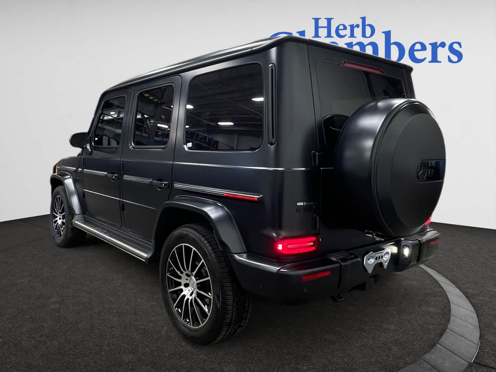 used 2022 Mercedes-Benz G 550 car, priced at $139,998