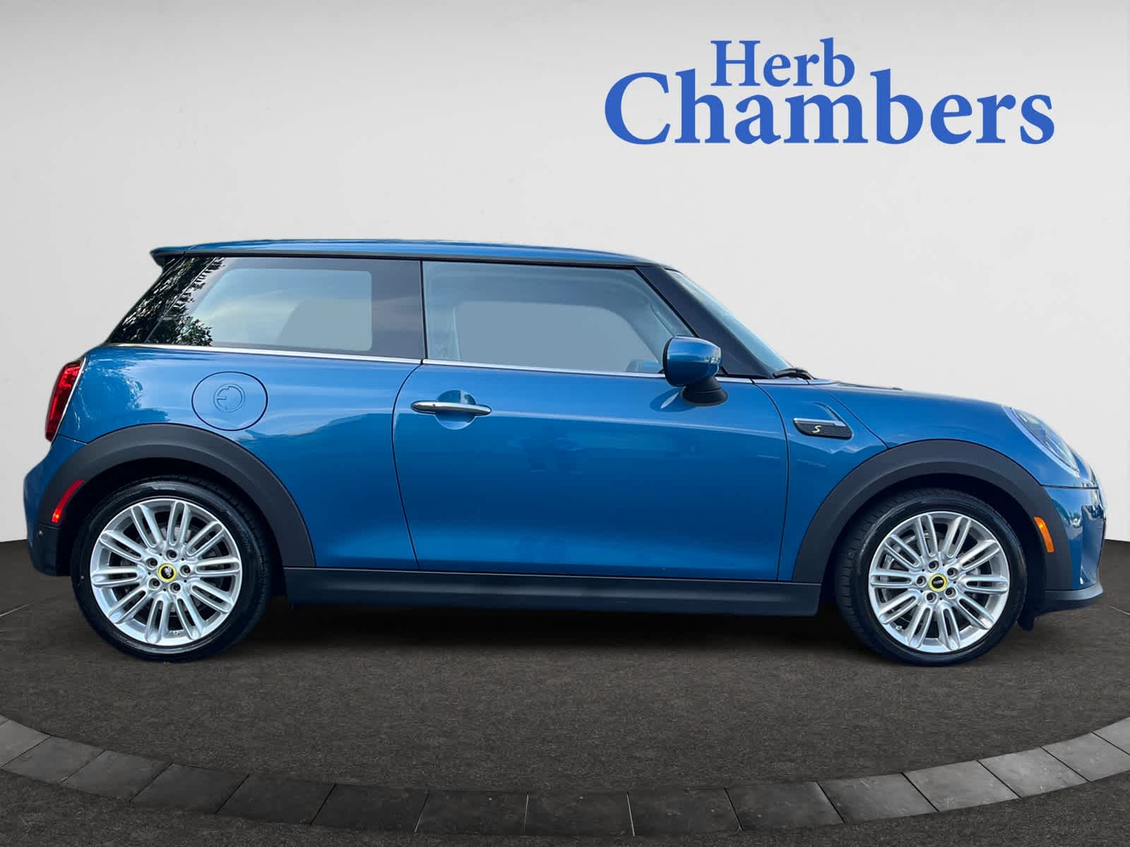 used 2024 MINI Electric Hardtop 2 Door car, priced at $23,998