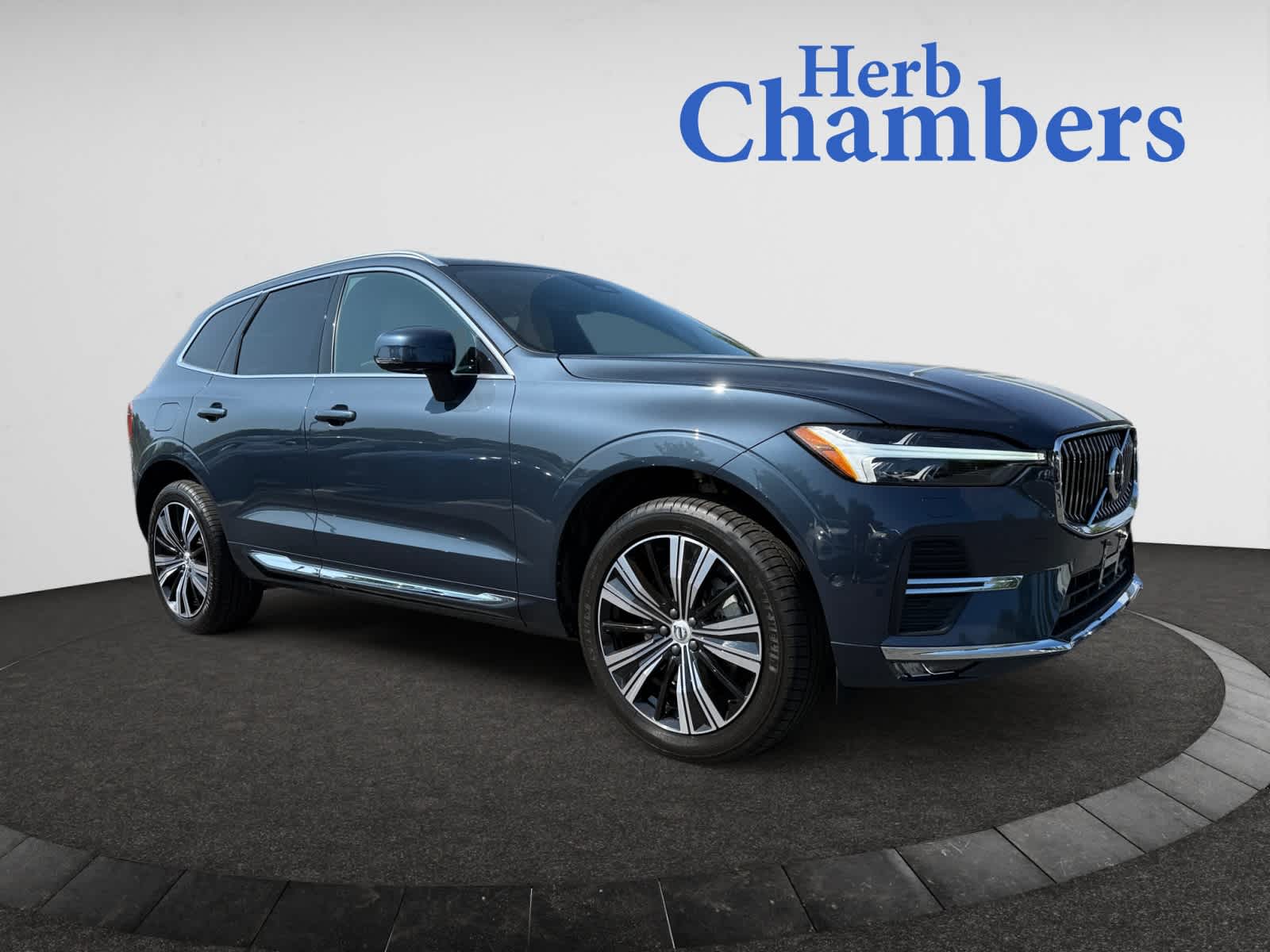 used 2022 Volvo XC60 car, priced at $39,488