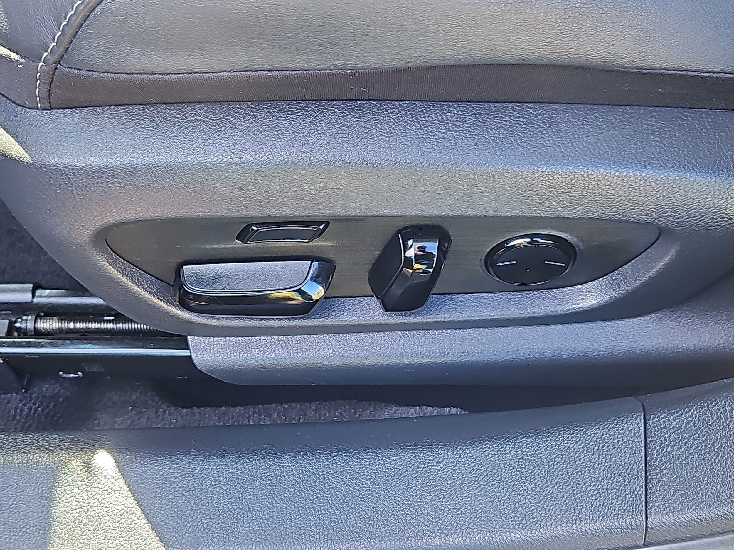 used 2019 Lexus ES car, priced at $27,390