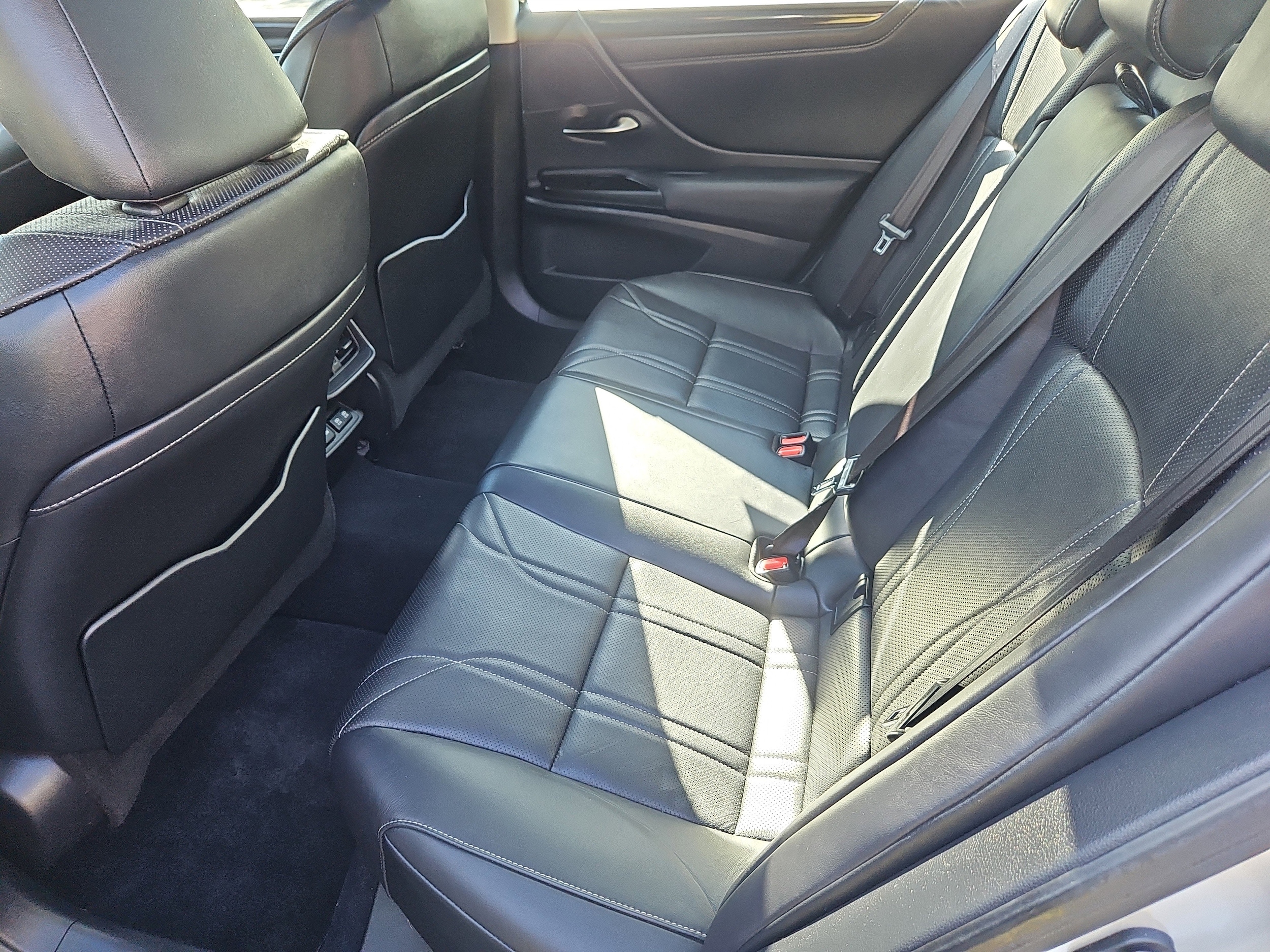 used 2019 Lexus ES car, priced at $27,390